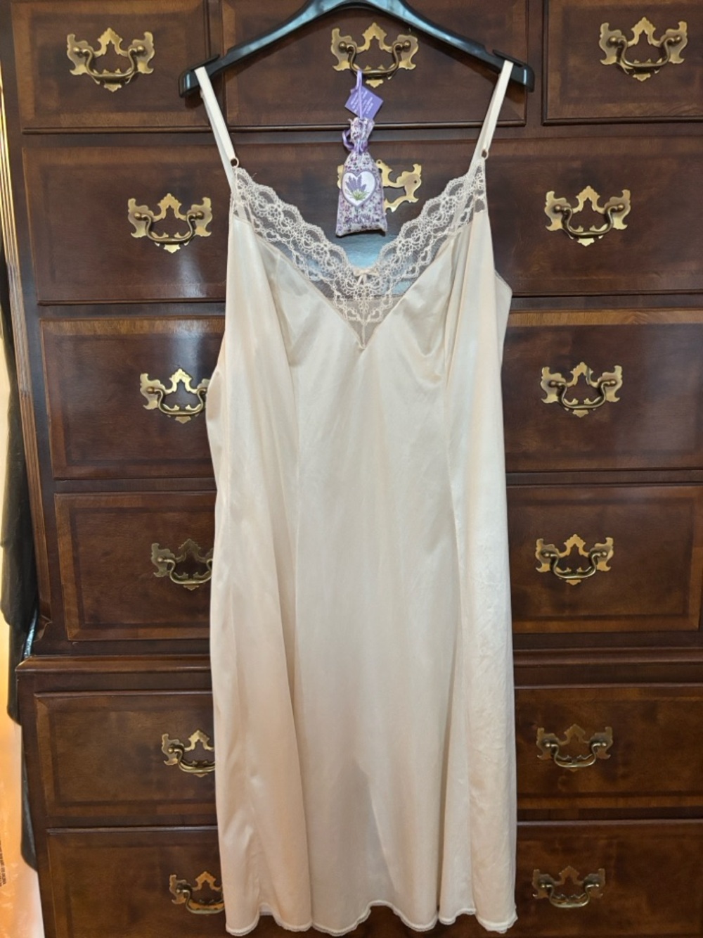 Maidenform Cream Lace-Trim Full Slip